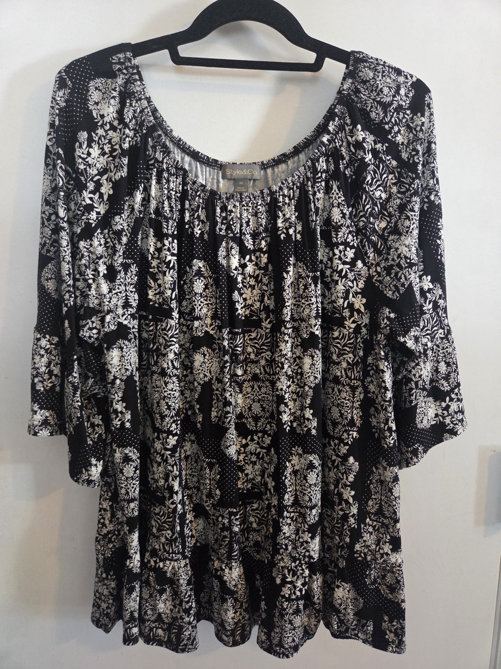 STYLE & CO Black & White Floral Peasant Top - Size 2X